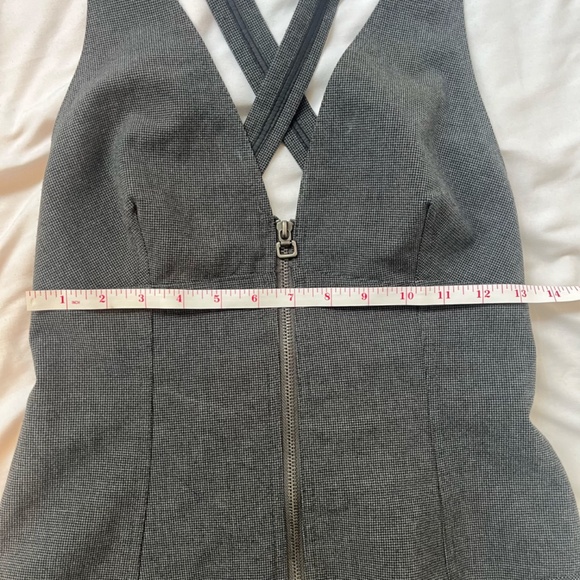 Grey sleeveless pleated mini dress - Picture 5 of 7